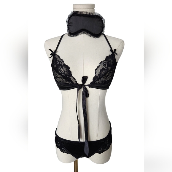 NWOT Oh La La Cheri 3 Peice Bra Panty and Blindfold - Picture 1 of 10